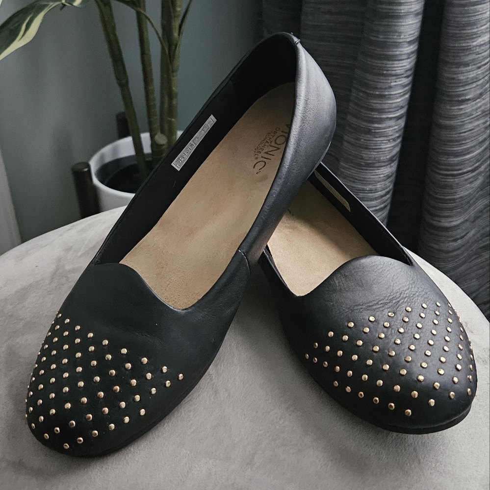 Vionic Bondi studded black leather flats